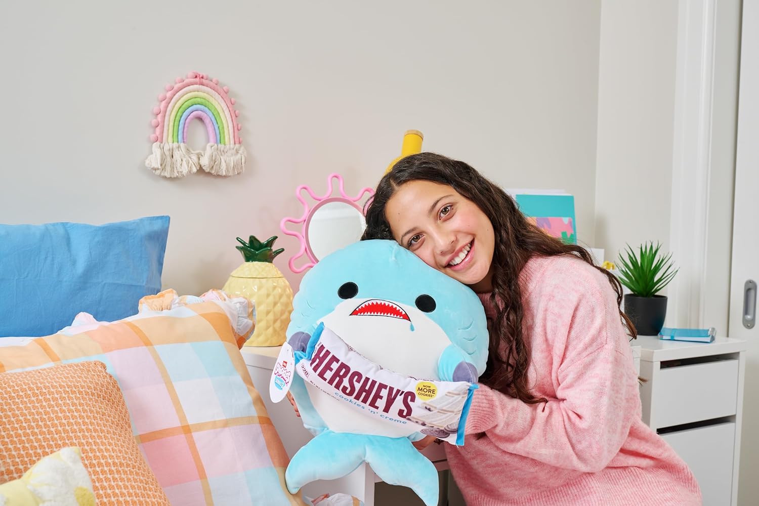 Snackles Series 2 Shark Hershey, Cookie n Cream