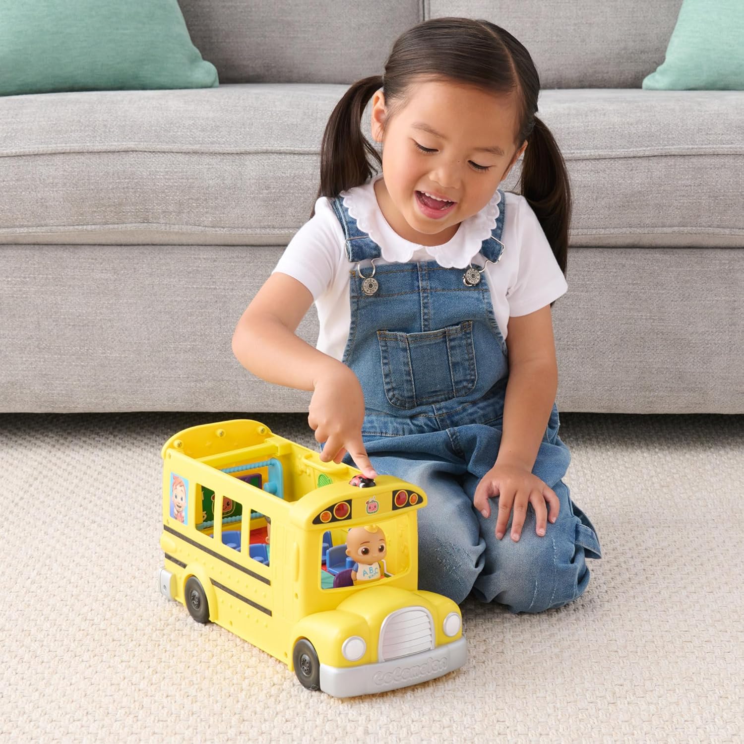 CoComelon Transforming School Time Bus 18m+