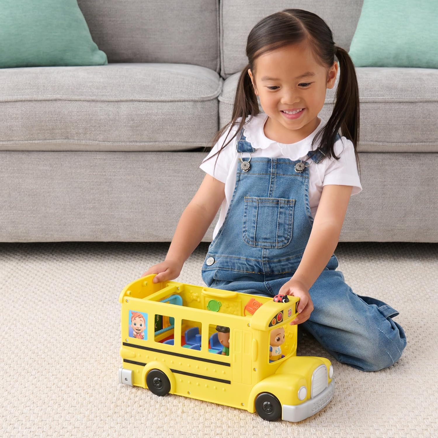 CoComelon Transforming School Time Bus 18m+