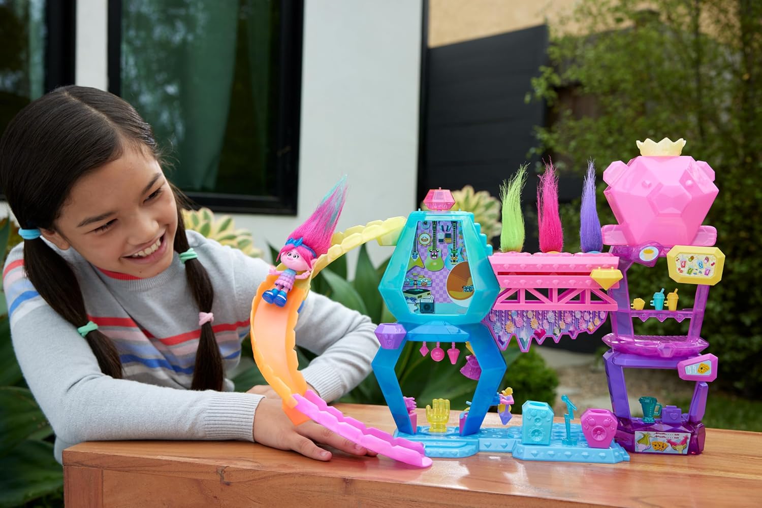 Mattel DreamWorks Trolls Band Together Toys, Mount Rageous Playset 25+ Accessories, 4 Hair Pops